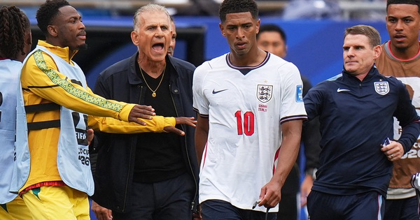 Ngôi sao đội tuyển Anh vi phạm luật mới của FIFA, lại lấy tay che miệng: Nguy cơ nhận án phạt nguội - hình ảnh - playgg88.vip