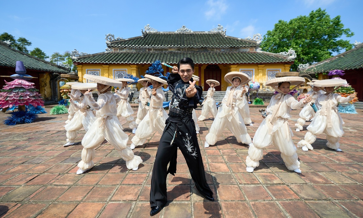 Mono đưa nét Huế vào MV ‘Công tử văn thơ’: góc nhìn mới cho người chơi Việt - hình ảnh - playgg88.vip Mono đưa nét Huế vào MV ‘Công tử văn thơ’: góc nhìn mới cho người chơi Việt - hình ảnh - playgg88.vip