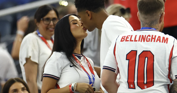 Chuyện ‘yêu’ tại World Cup 2026: Đội tuyển Anh cấm WAGs, còn Messi và Ronaldo? - hình ảnh - playgg88.vip