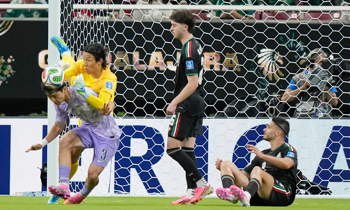 Mexico vượt qua vòng bảng World Cup 2026 nhờ sai lầm của thủ môn Hàn Quốc - hình ảnh - playgg88.vip Mexico vượt qua vòng bảng World Cup 2026 nhờ sai lầm của thủ môn Hàn Quốc - hình ảnh - playgg88.vip
