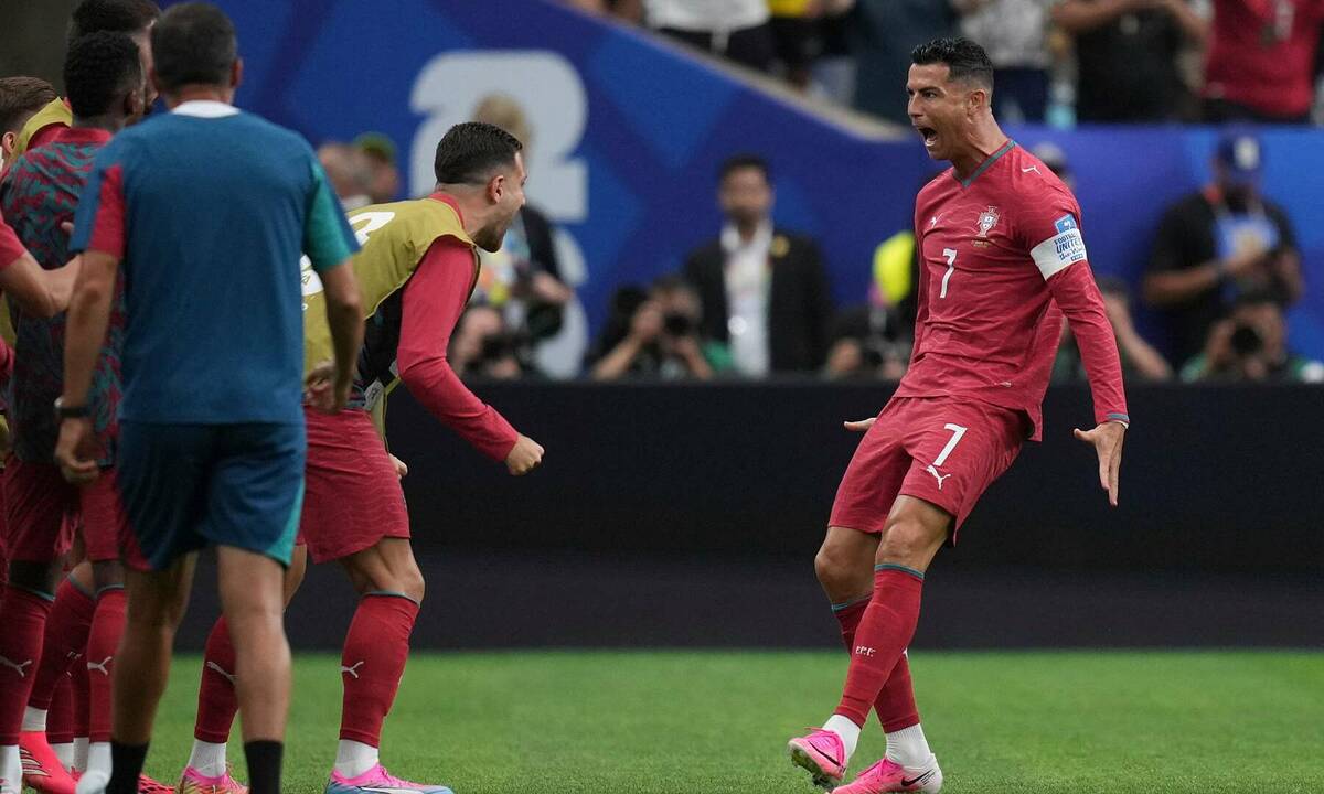 Ibrahimovic chê Ronaldo: ‘Cứ như vừa trở về từ hành tinh khác’ - hình ảnh - playgg88.vip Ibrahimovic chê Ronaldo: ‘Cứ như vừa trở về từ hành tinh khác’ - hình ảnh - playgg88.vip