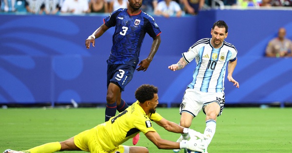 Khoảnh khắc thủ thành Vozinha chặn đứng cú sút của Messi gây sốt: Đỉnh cao đời người! - hình ảnh - playgg88.vip