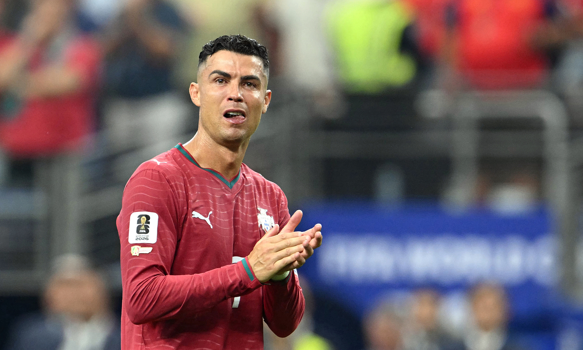 Ronaldo bật khóc chia tay World Cup 2026: Khoảnh khắc xúc động của huyền thoại Bồ Đào Nha - hình ảnh - playgg88.vip